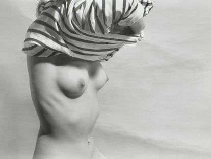 Desnudo con punto a rayas, París, 1970.
