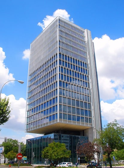 La Torre Watson es un proyecto de oficinas diseñado por el Estudio Lamela para Colonial en la zona en desarrollo de Méndez Álvaro, Madrid.