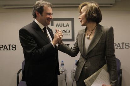 Jordi Hereu y Montserrat Tura se saludan antes del debate celebrado en la sede de EL PAís de Barcelona.