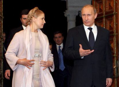 Yulia Timoshenko y Vladímir Putin, ayer en Yalta.