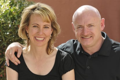 Gabrielle Giffords, junto a su marido, el astronauta Mark Kelly, en una imagen sin fechar.