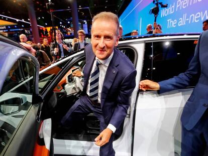 El presidente del grupo Volkswagen, Herbert Diess, durante el Salón del Automóvil de Frankfurt de 2019.  