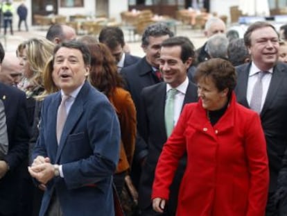 Reuni&oacute;n de Ignacio Gonz&aacute;lez con 111 alcaldes en Chinch&oacute;n.