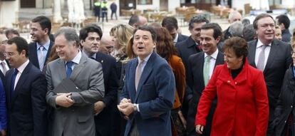 Reunión de Ignacio González con 111 alcaldes en Chinchón.