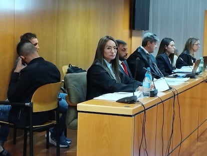 Los dos acusados, en la primera jornada del juicio por el homicidio de José Rosado en 2021 en Madrid.