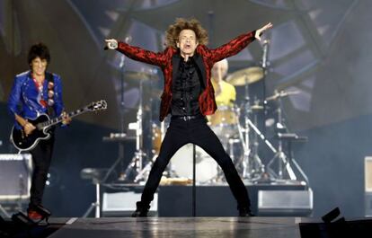 Mick Jagger (centro), en un momento del concierto de los Rolling Stones en Madrid en junio de 2014. 