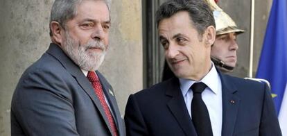 El presidente brasileño, Luiz Inacio Lula da Silva, junto con su homólogo francés, Nicolas Sarkozy