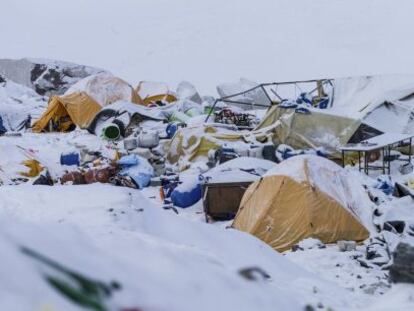 Campo Base do Monte Everest, em foto tirada no dia seguinte ao terremoto.