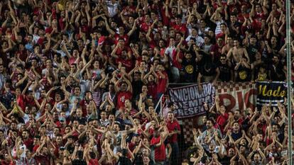 Fondo de los Biris en un partido de 2015.