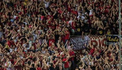 Fondo de los Biris en un partido de 2015.