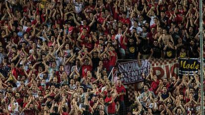 Fondo de los Biris en un partido de 2015.