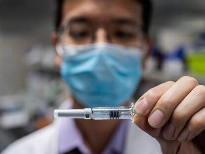 El primer ensayo de la vacuna china para el Covid-19 indica que es segura y eficaz