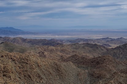 Las rocallosas montañas de La Rumorosa anuncian la llegada por carretera a Tijuana.