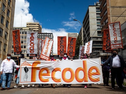 Members of Colombia's Federation of Education Workers (Fecode) march against the government of former president Iván Duque, in November 2021.