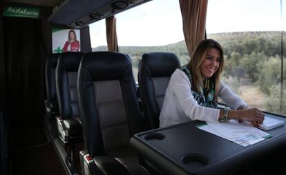 Entrevista con la candidata socialista a la Junta de Andalucia, Susana Diaz, en su autobus de campaña, el 23 de noviembre de 2018.