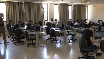 Alumnos de Informática, la pasada semana en un aula de estudios de la Universidad de Sevilla.