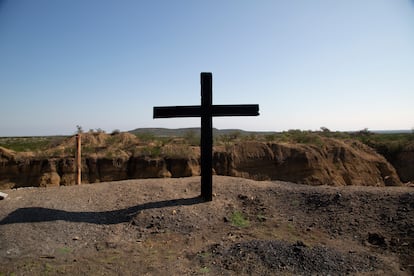 Cruces y otros motivos religiosos son comunes en las minas de la región carbonífera de Coahuila.