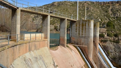 Presa de Los Toranes, en el río Mijares, a su paso por Albentosa (Teruel).