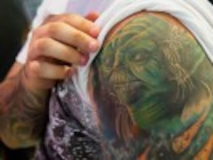 Muitos tatuados sofrem reações adversas sem saber o motivo devido à falta de estudos sobre o nível tóxico das novas tintas