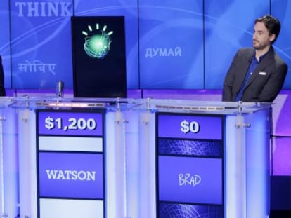Concurso de dos campeones del programa televisivo Jeopardy contra el superordenador de IBM, Watson, en 2011. 