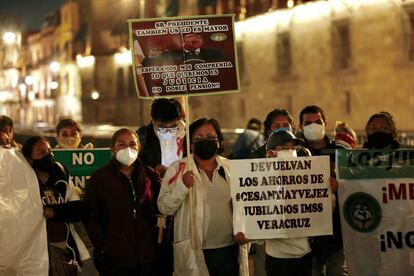 Una protesta de médicos jubilados, en julio en Ciudad de México