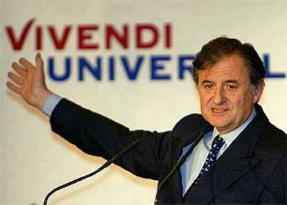 El presidente de Vivendi Universal, Jean-René Fourtou, durante la rueda de prensa en la que ha anunciado las pérdidas de la compañía.