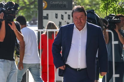 Carlos Santos Silva, empresario y supuesto testaferro del ex primer ministro de Portugal, José Sócrates, a su llegada al juicio contra ambos por corrupción.