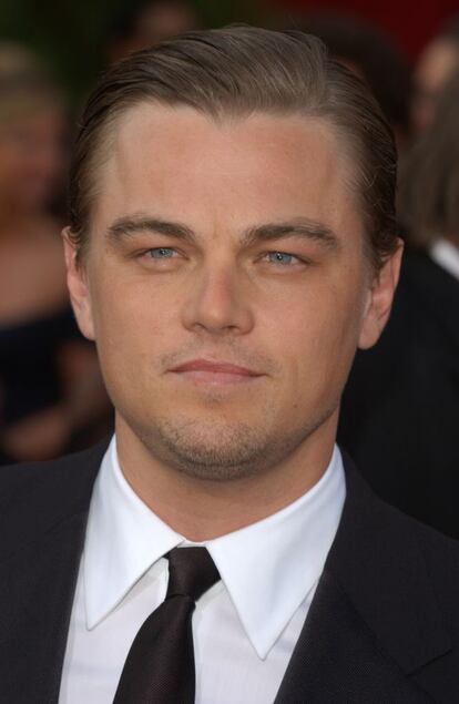 En 2005, Leonardo DiCaprio estaba nominado a mejor actor por 'El aviador'. Finalmente, el vencedor fue Jamie Foxx por su interpretación de Ray Charles en el 'biopic' Ray. En la imagen, a su llegada a la ceremonia con traje de Prada.