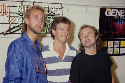 En cuanto a Genesis, también vivió dos etapas muy diferentes. La primera, con Peter Gabriel como vocalista, más teatral y aventurera. Cuando él abandonó el grupo, en 1975, para iniciar una carrera en solitario, su puesto lo ocupó el batería Phil Collins. Y todos salieron ganando: Genesis obtuvo mayor reconocimiento comercial y Gabriel superó sus logros con el grupo entregando unos trabajos y unos directos todavía mejores.