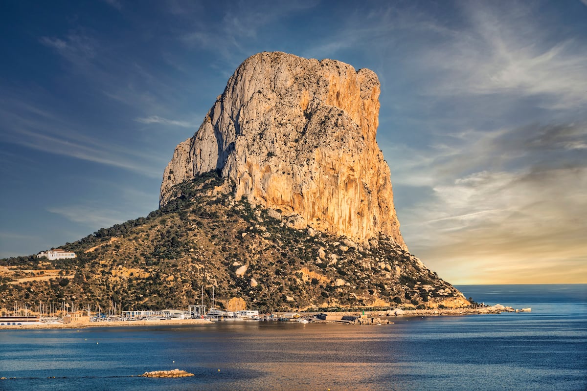 Calpe, renovarse a la sombra del Peñón