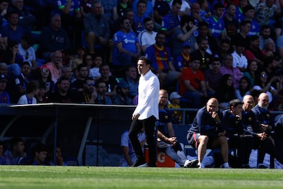 Xavi, en la banda del campo del Getafe, el pasado domingo en partido de Liga.