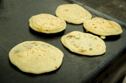 Las tortillas son el acompañamiento tradicional de los platillos guatemaltecos. Están elaboradas con maíz.