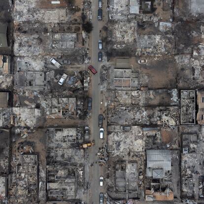 AME5705. VIÑA DEL MAR (CHILE), 04/02/2024.- Fotografía aérea que muestra hoy el sector de Achupallas, afectado por incendios forestales de Viña del Mar, Región de Valparaiso (Chile). Las autoridades chilenas informaron este domingo de que el número de muertos en los devastadores incendios que han consumido grandes sectores de viviendas en la región de Valparaíso, a 100 kilómetros al este de Santiago, aumentó a 56, aunque se espera que siga creciendo con las horas. EFE/ Adriana Thomasa

