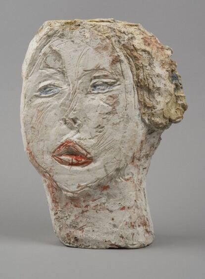 El museo Picasso de Málaga acoge una gran retrospectiva del artista Alberto Giacometti (Borgonovo, 1901- Coira, 1966). Se trata de la mayor muestra del suizo en 20 años en España. Una de las piezas es esta <i>Cabeza de mujer (Flora Mayo</i>, de 1926, en yeso, tallado con navaja y pintado.