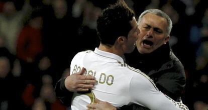 Mourinho celebra un gol de Ronaldo.