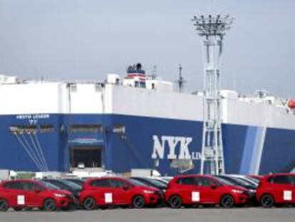 Varios vehículos fabricados por Honda Motor Co. preparados para su exportación en el puerto de Yokohama, al sur de Tokio (Japón). EFE/Archivo