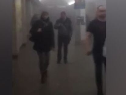 Varios usuarios han compartido vídeos que reflejan los momentos posteriores al incidente registrado en un tren de la ciudad rusa