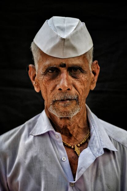 Devram Kaltkar, de 62 años, es de Kalhat (Pune) y lleva 35 años trabajando como dabbawala.