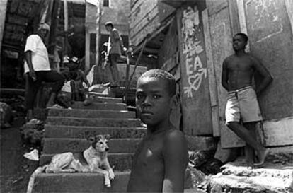 Una calle de una favela de Río de Janeiro.