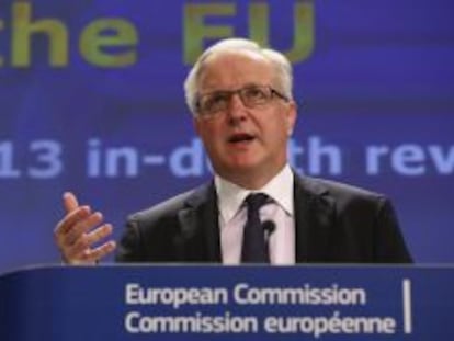 El comisario de Asuntos Econ&oacute;micos y Financieros de la UE, Olli Rehn, ofrece una rueda de prensa sobre las conclusiones de la revisi&oacute;n del desequilibrio macroecon&oacute;mico en la sede de la Comisi&oacute;n Europea en Bruselas (B&eacute;lgica). 