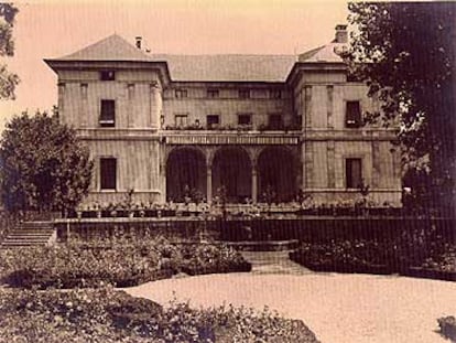 Residencia de los embajadores alemanes en Madrid, en la calle de los Hermanos Bécquer, cuyas obras de arte fueron saqueadas por Lazar, según los Aliados.

Hans Lazar, jefe de la propaganda nazi.