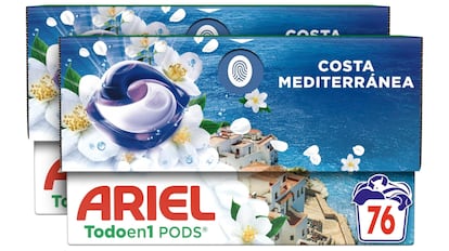 Detergente líquido en cápsulas Ariel.