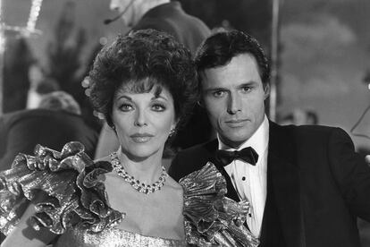 Joan Collins junto a Michale Nader en Distastía.