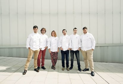 Andreu Genestra, del restaurante Andreu Genestra; Oriol Ivern, de Hisop; Bego&ntilde;a Rodrigo, de La Salita; Javier Olleros, de Culler de Pau; Diego Fern&aacute;ndez, de Regueiro; y Xanty El&iacute;as, de Ac&aacute;nthum.