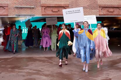 Varias modelos en CaixaFórum, Madrid, en la primera jornada de Madrid Es Moda.