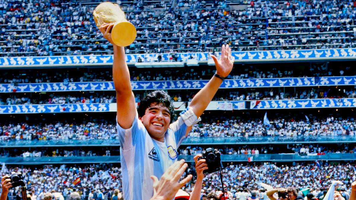 El nuevo juicio por la muerte de Maradona: ¿asesinato, negligencia o un desenlace inevitable?