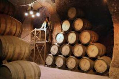 El grupo vinícola Yllera ha rescatado varias bodegas tradicionales de Rueda, entrelazándolas hasta formar un intrincado espacio subterráneo que se visita.