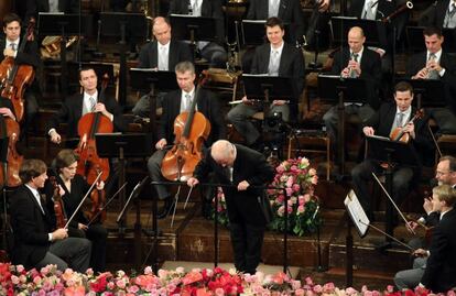 Barenboim, aplaudido por el público. 700 espectadores han podido seguir en la sala Musikverein el concierto.