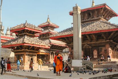 La UNESCO y el Departamento de Arqueología de Nepal han hecho excavaciones en los templos para ver si los cimientos están dañados, ya que no tiene sentido reconstruir si no hay una buena base.