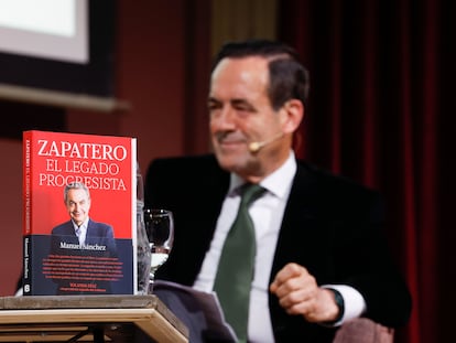 El ex presidente del Congreso José Bono participa este martes en la presentación del libro 'Zapatero. El legado progresista', del periodista Manuel Sánchez, en el Ateneo de Madrid.